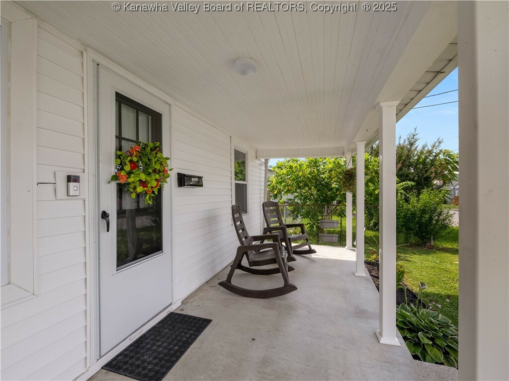 Property Photo: 1328 13th Street WV 25143