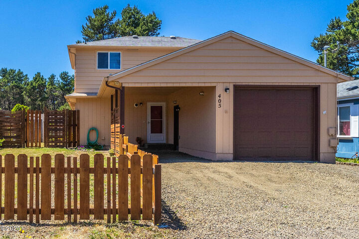 Property Photo: 405 SE Inlet Avenue OR 97367