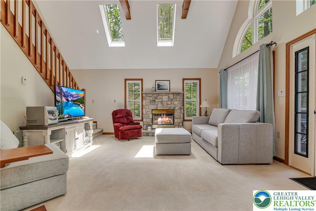 Property Photo: 132 Woodbury Drive PA 18610