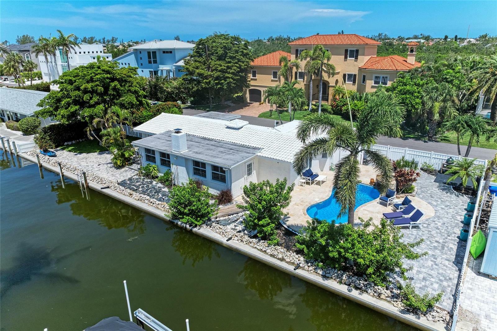 Property Photo: 726 Jungle Queen Way FL 34228
