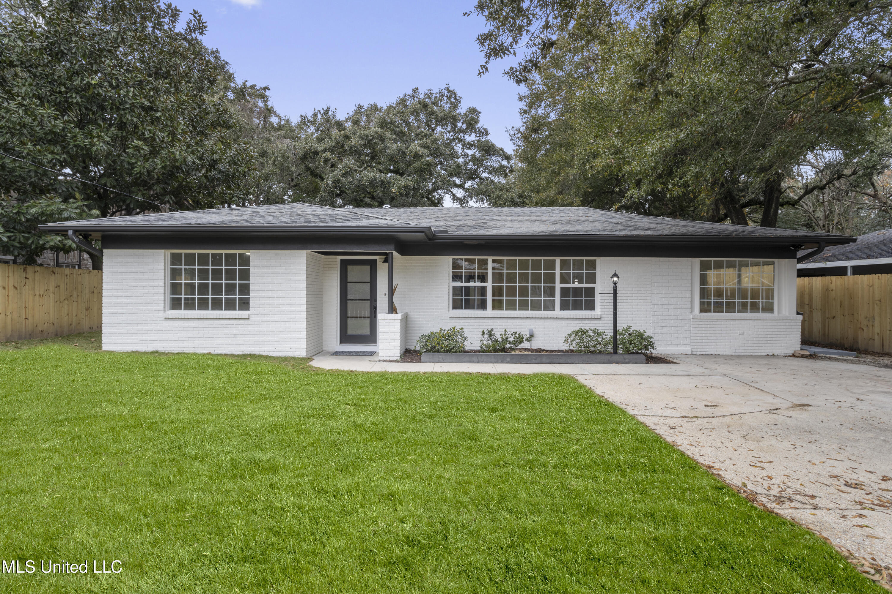 Property Photo: 175 Saint Charles Avenue MS 39530