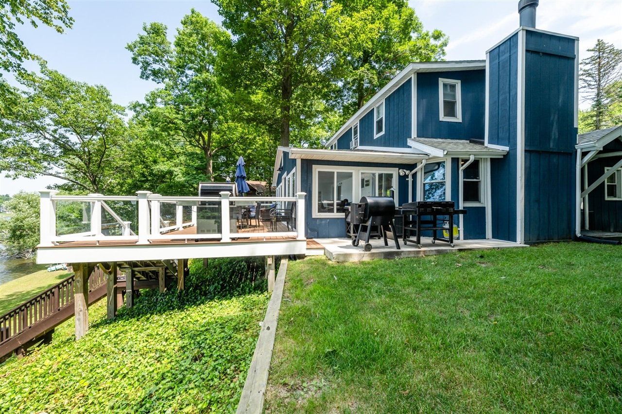 5680 Woodland Avenue  Watervliet MI 49098 photo