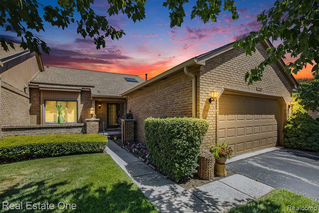 Property Photo: 2210 London Bridge Drive MI 48307 4232