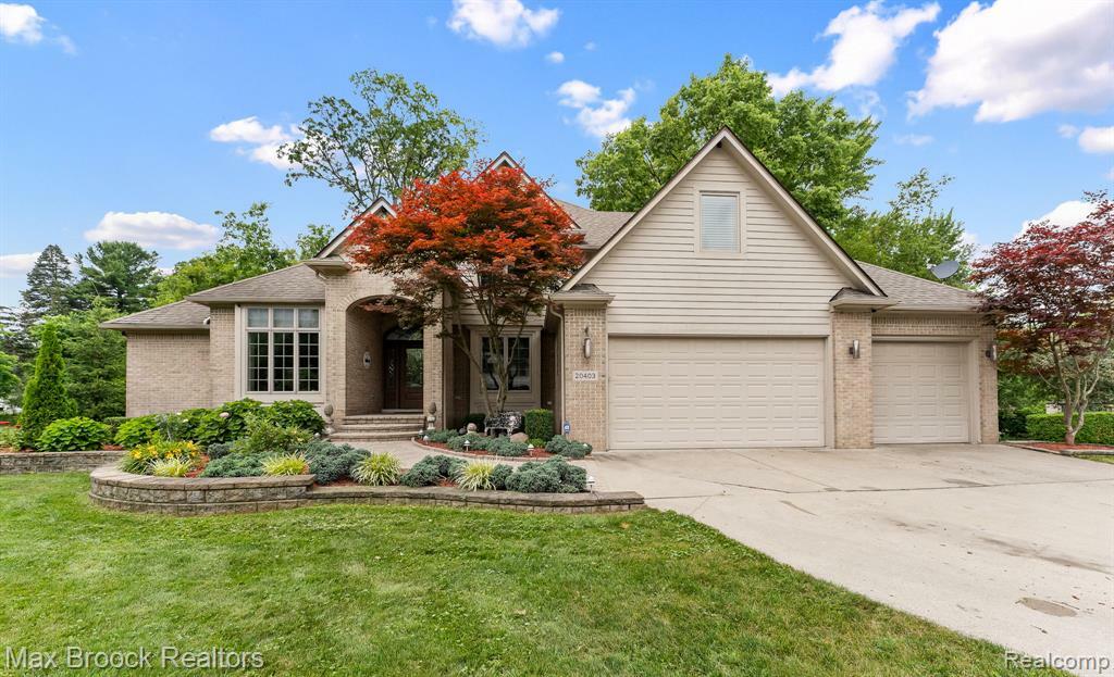 Property Photo:  20403 Robinway Drive  MI 48036 1833 
