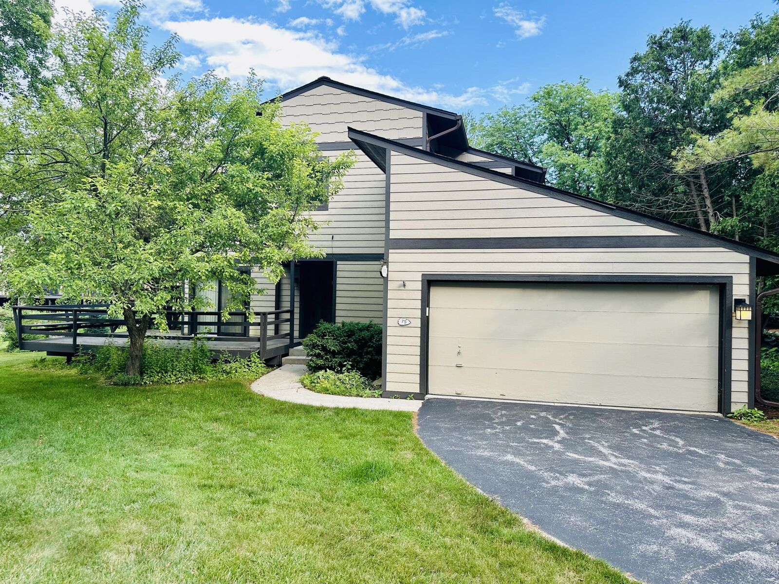 Property Photo: 75 Point Elkhart Dr WI 53020