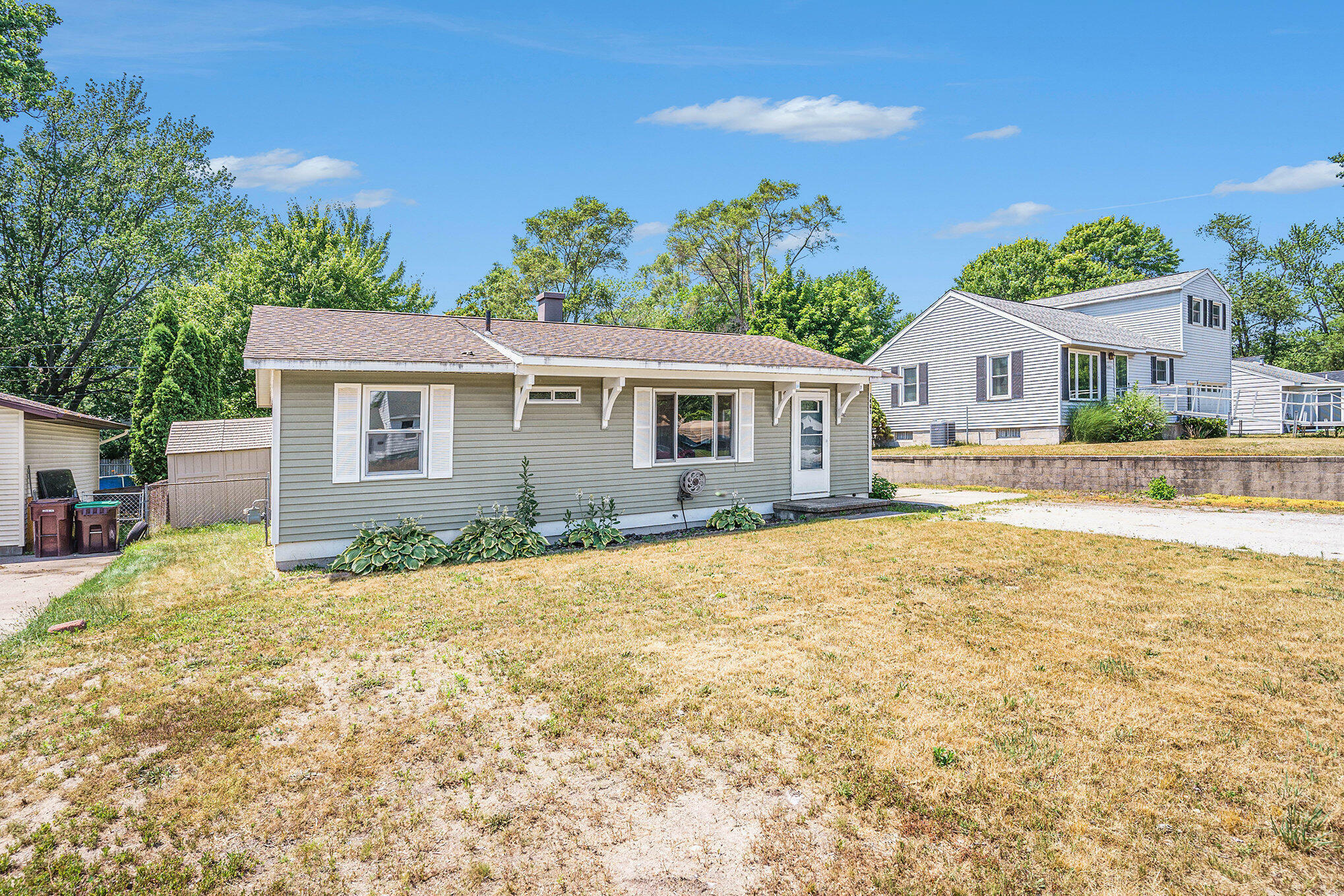 Property Photo: 1461 Farnsworth Avenue MI 49442