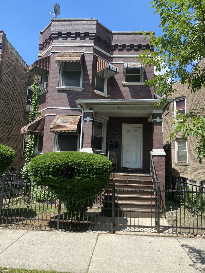 Property Photo: 632 N Central Park Avenue 2 IL 60624