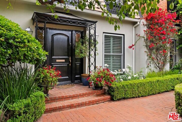 Property Photo:  11051 Strathmore Drive 1  CA 90024 