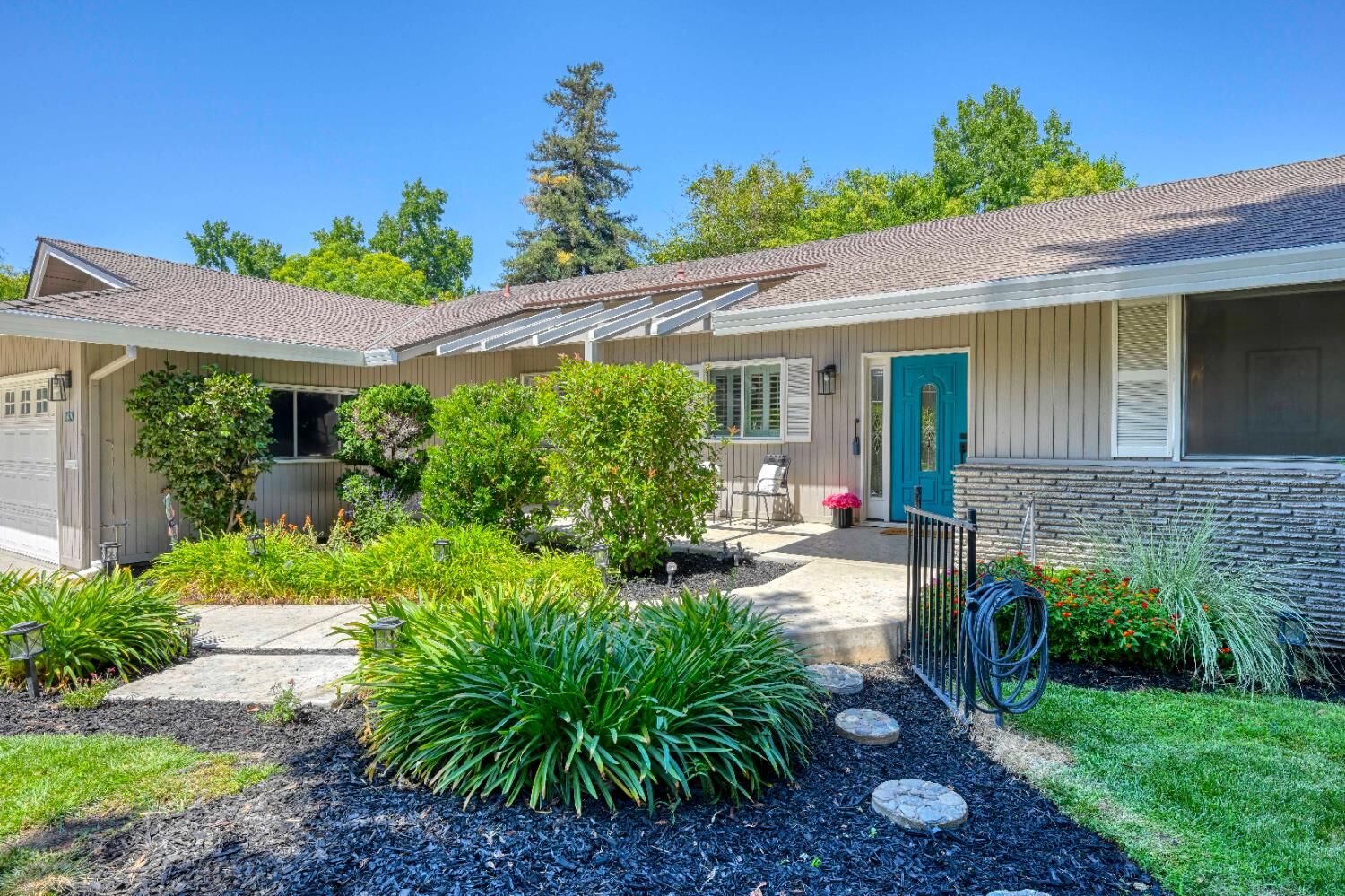 Property Photo:  733 Blackmer Circle  CA 95825 