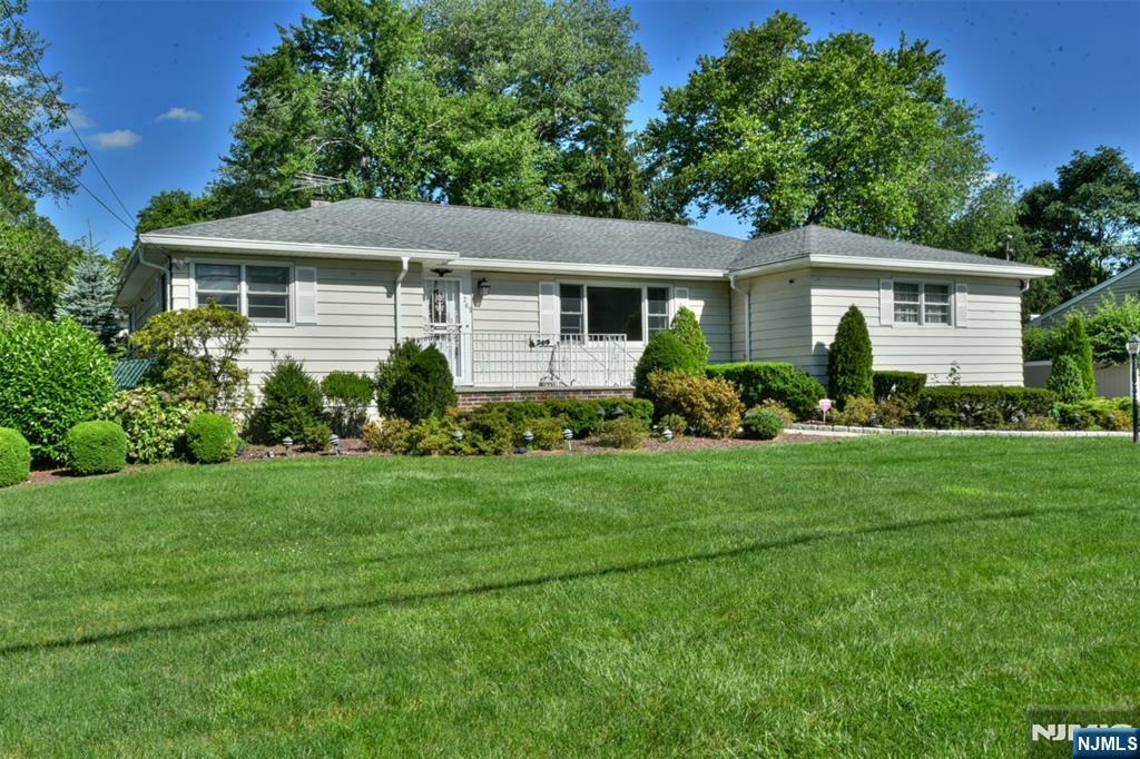 265 Colonial Boulevard  Twp of Washington NJ 07676 photo