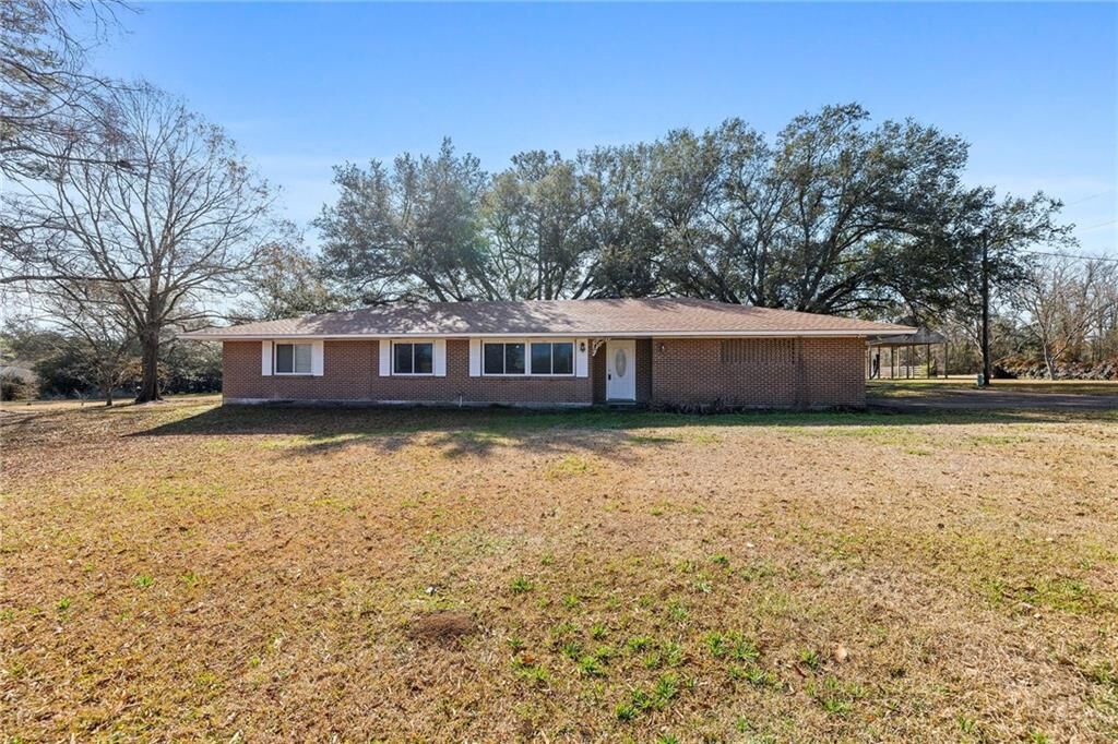 Property Photo: 22330 La Hwy 40 Highway LA 70446