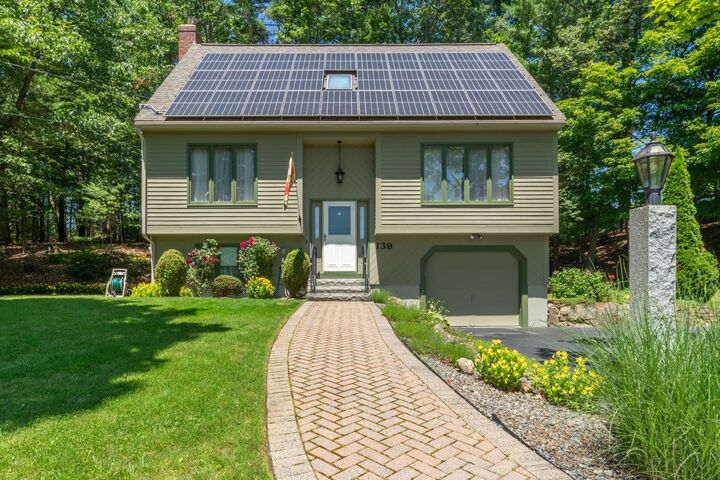 Property Photo:  139 Barretts Hill Road  NH 03051 