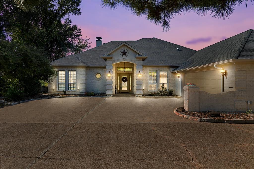 Property Photo: 9304 Ravenswood Road TX 76049