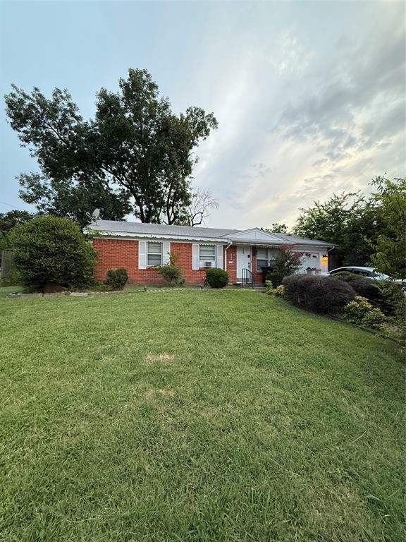 Property Photo: 2029 Del Oak Drive TX 75149