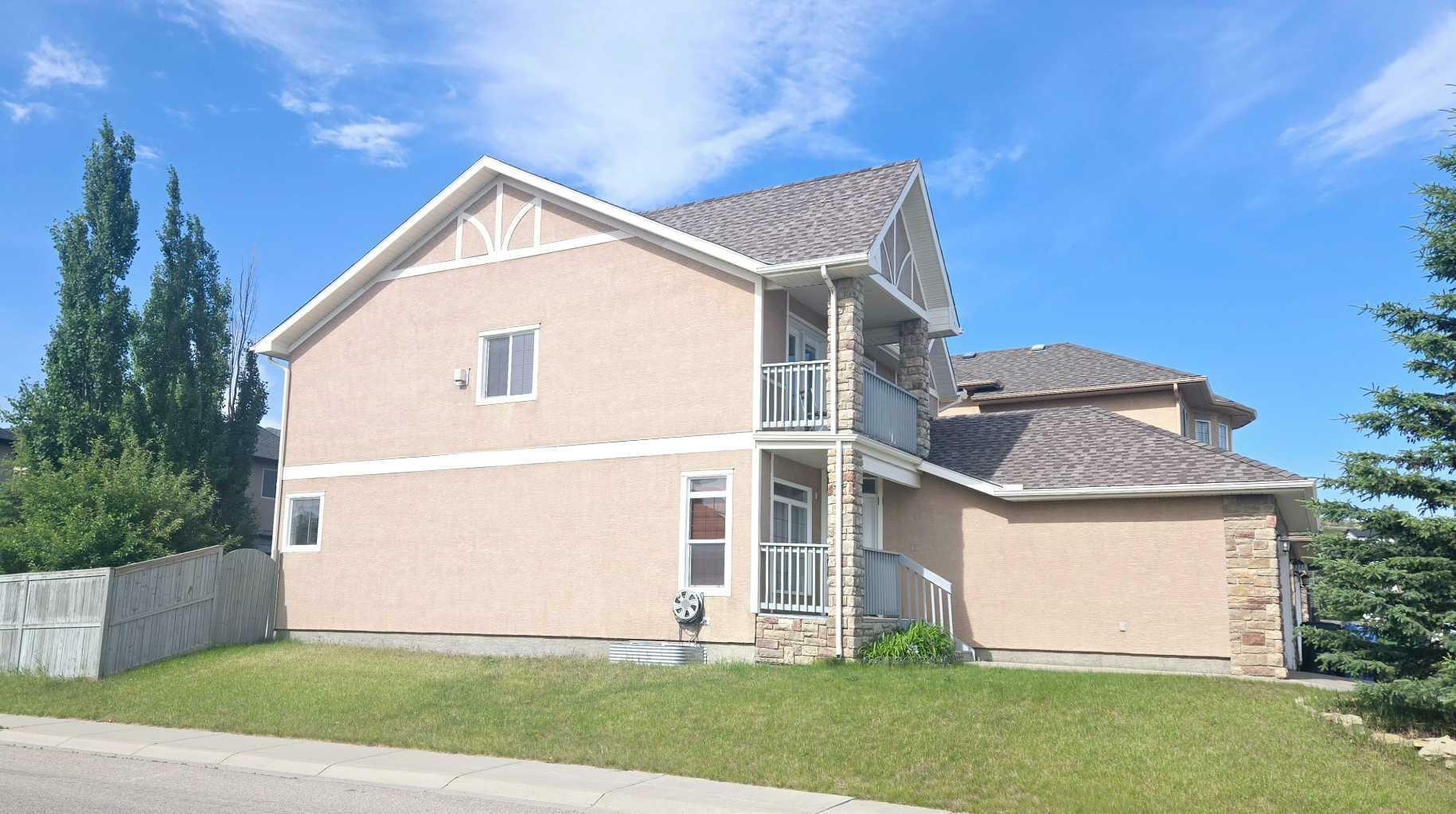 Property Photo:  1156 Sherwood Boulevard NW  AB T3R 1P3 