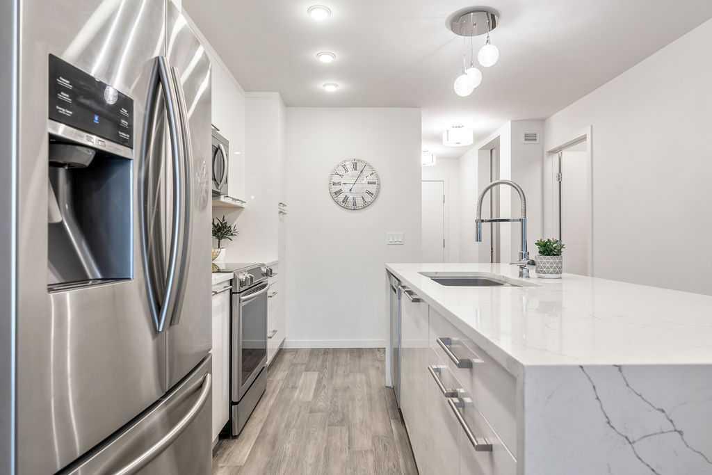 Property Photo: 317 22 Avenue SW 301 AB T2S 3H6