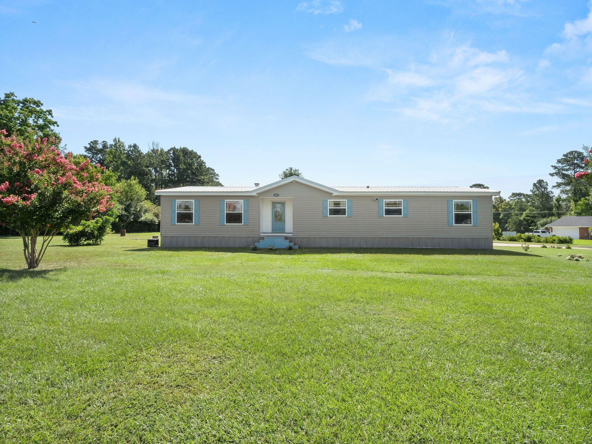 Property Photo: 5099 Main St LA 71403