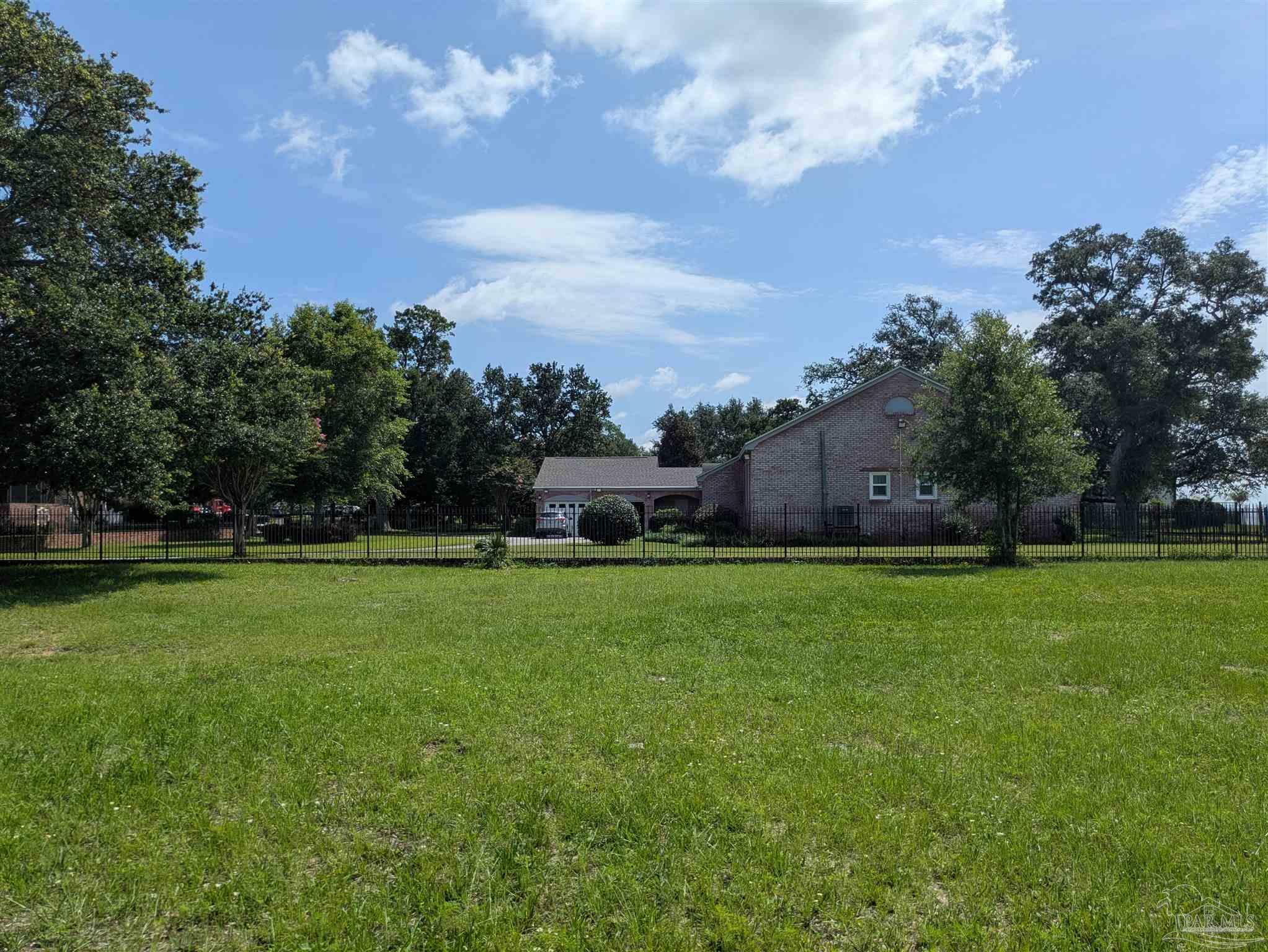 Property Photo: 42 Star Lake Dr FL 32507
