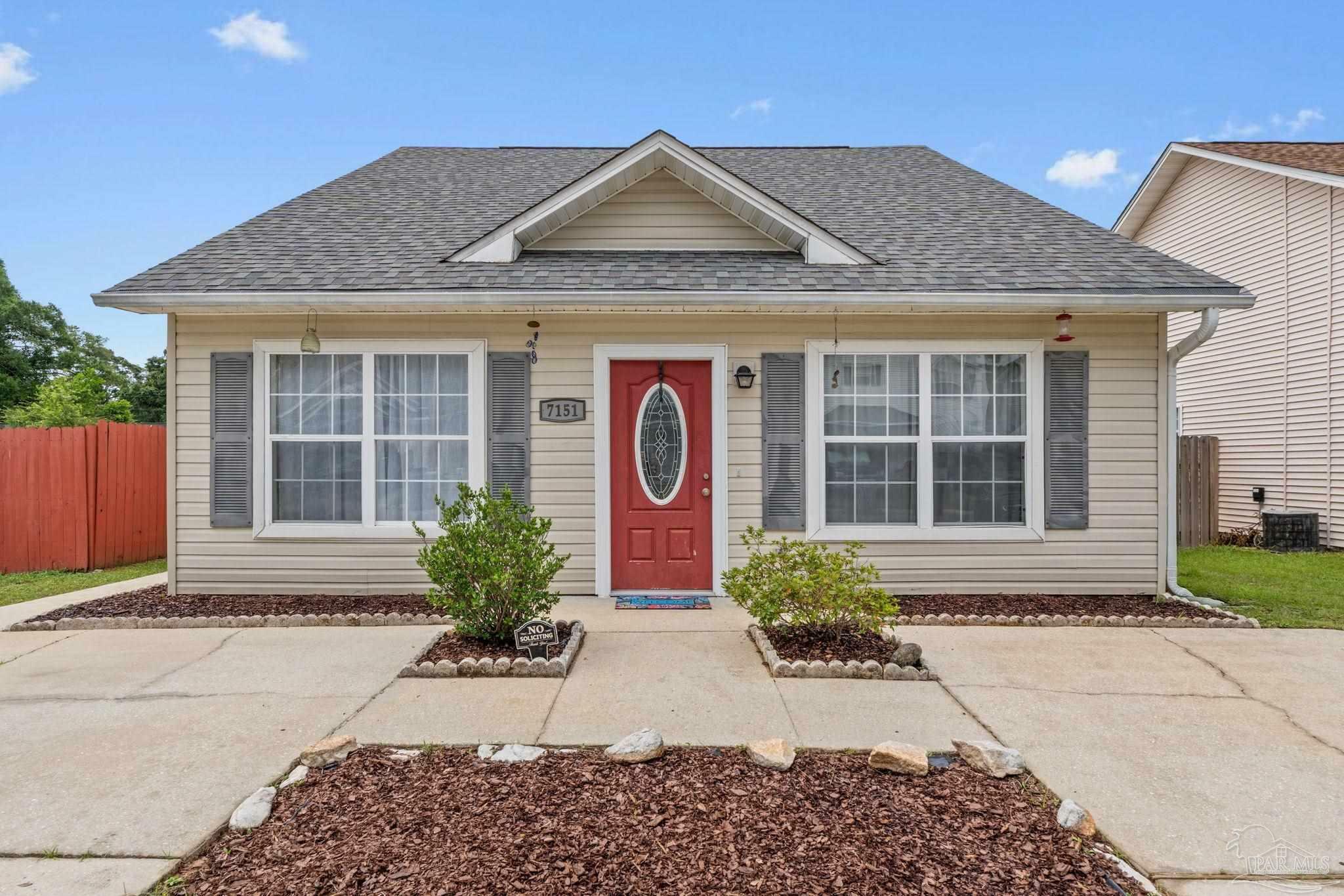 Property Photo: 7151 Heather Oaks Dr FL 32506