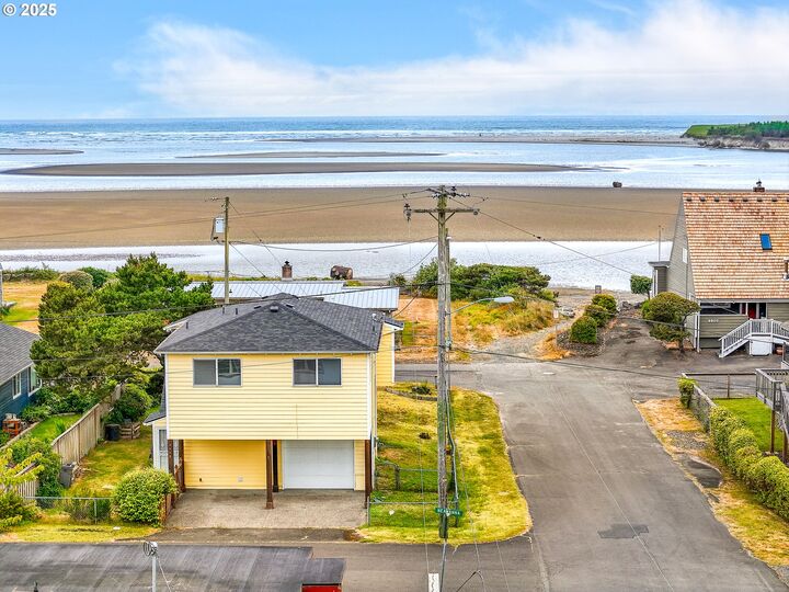 Property Photo:  2549 Neawanna St  OR 97138 