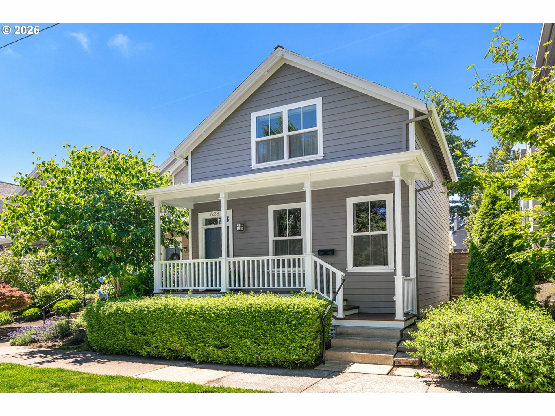Property Photo: 628 1st St OR 97034