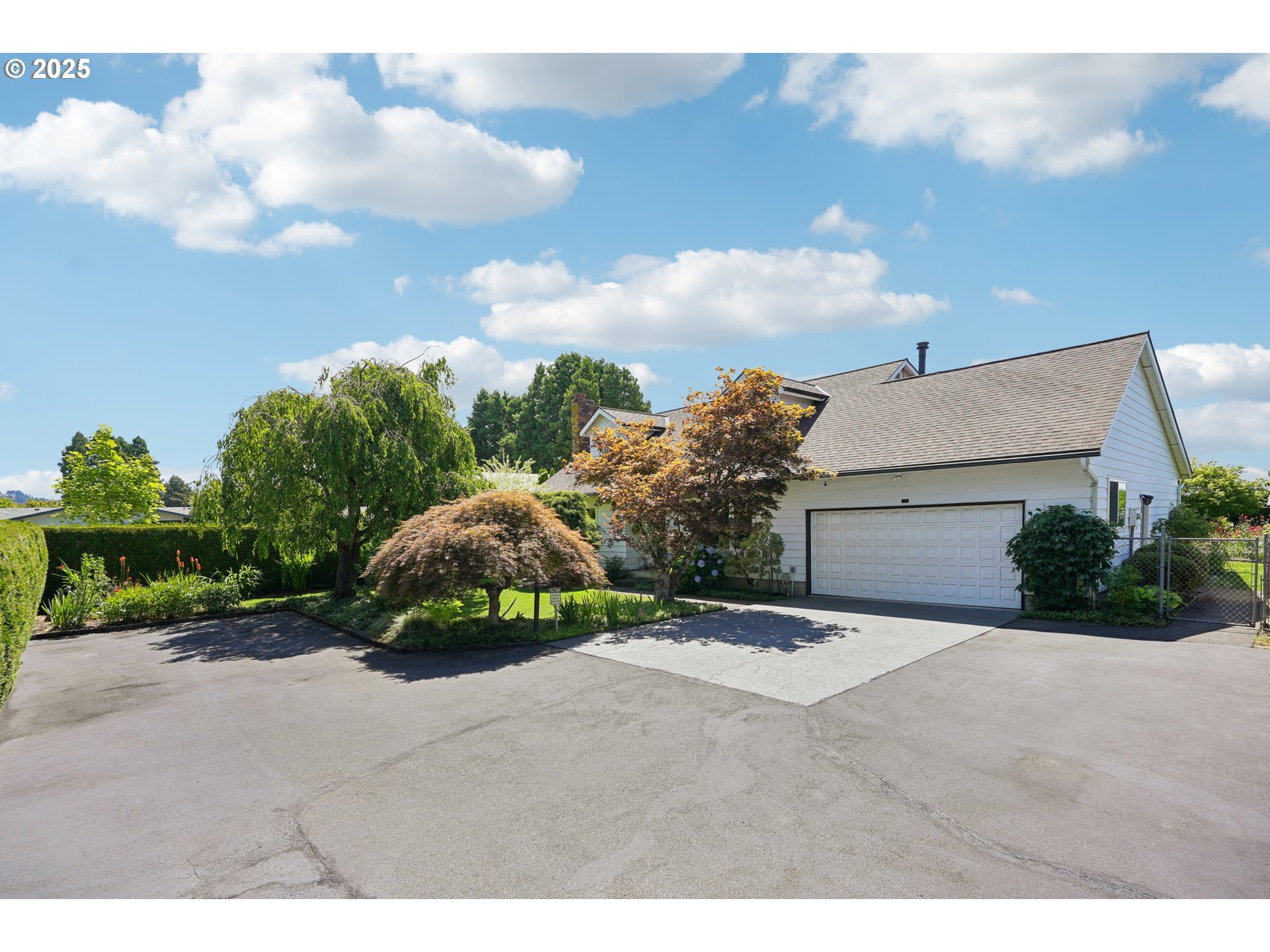 Property Photo: 7250 SE Michael Dr OR 97222