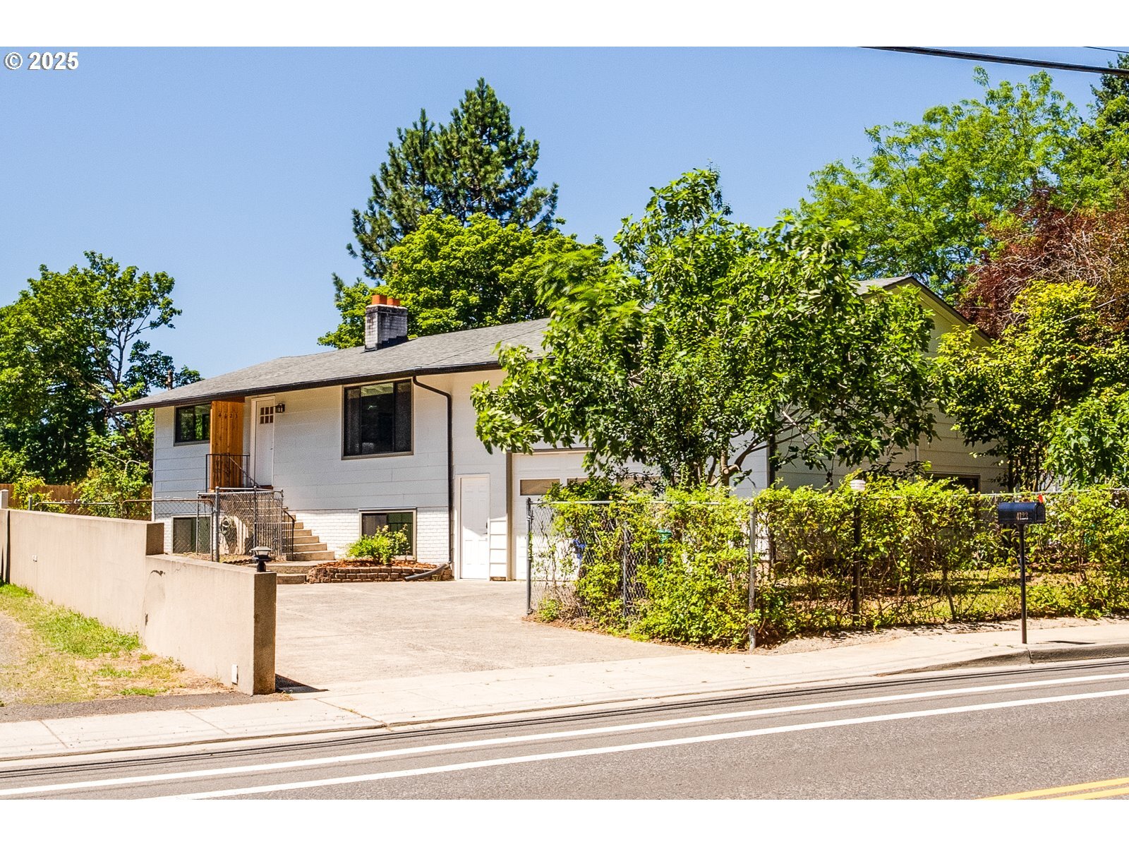 Property Photo: 4123 SE 136th Ave OR 97236