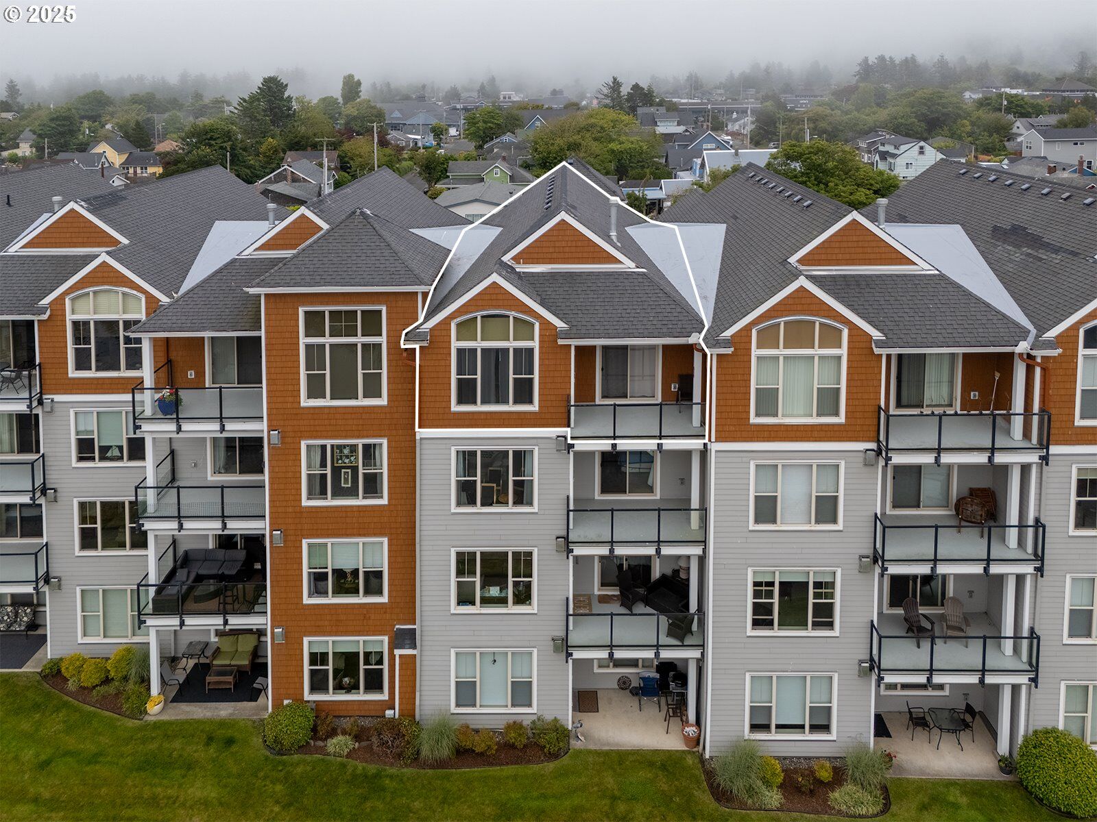 Property Photo: 1000 N Holladay Dr 405 OR 97138