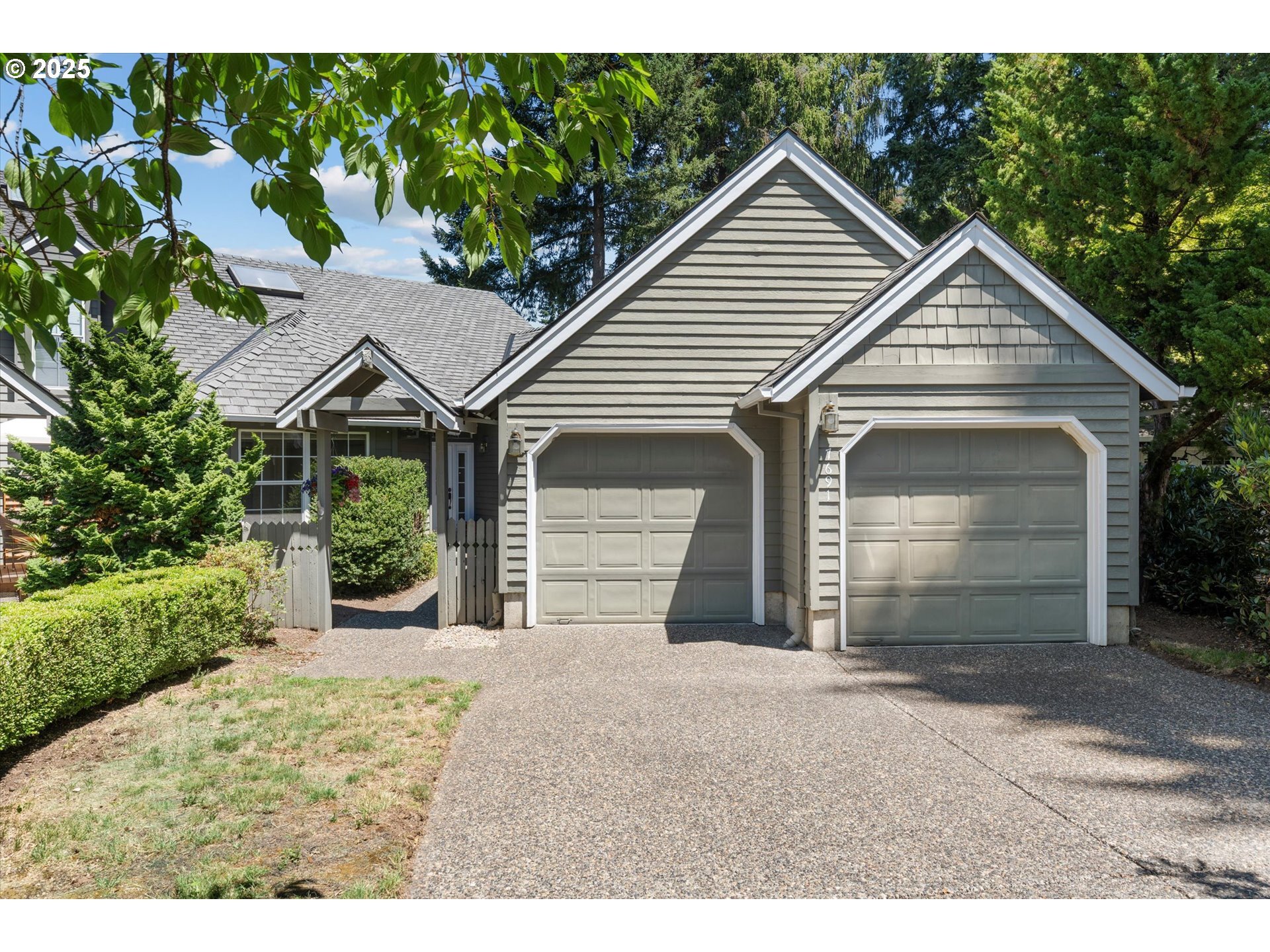 Property Photo: 7691 SW Chaucer Ct OR 97224