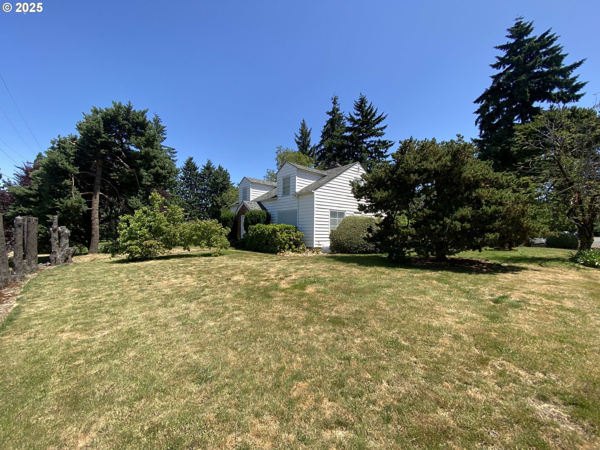 Property Photo:  10500 NE 2nd Ave  OR 97211 