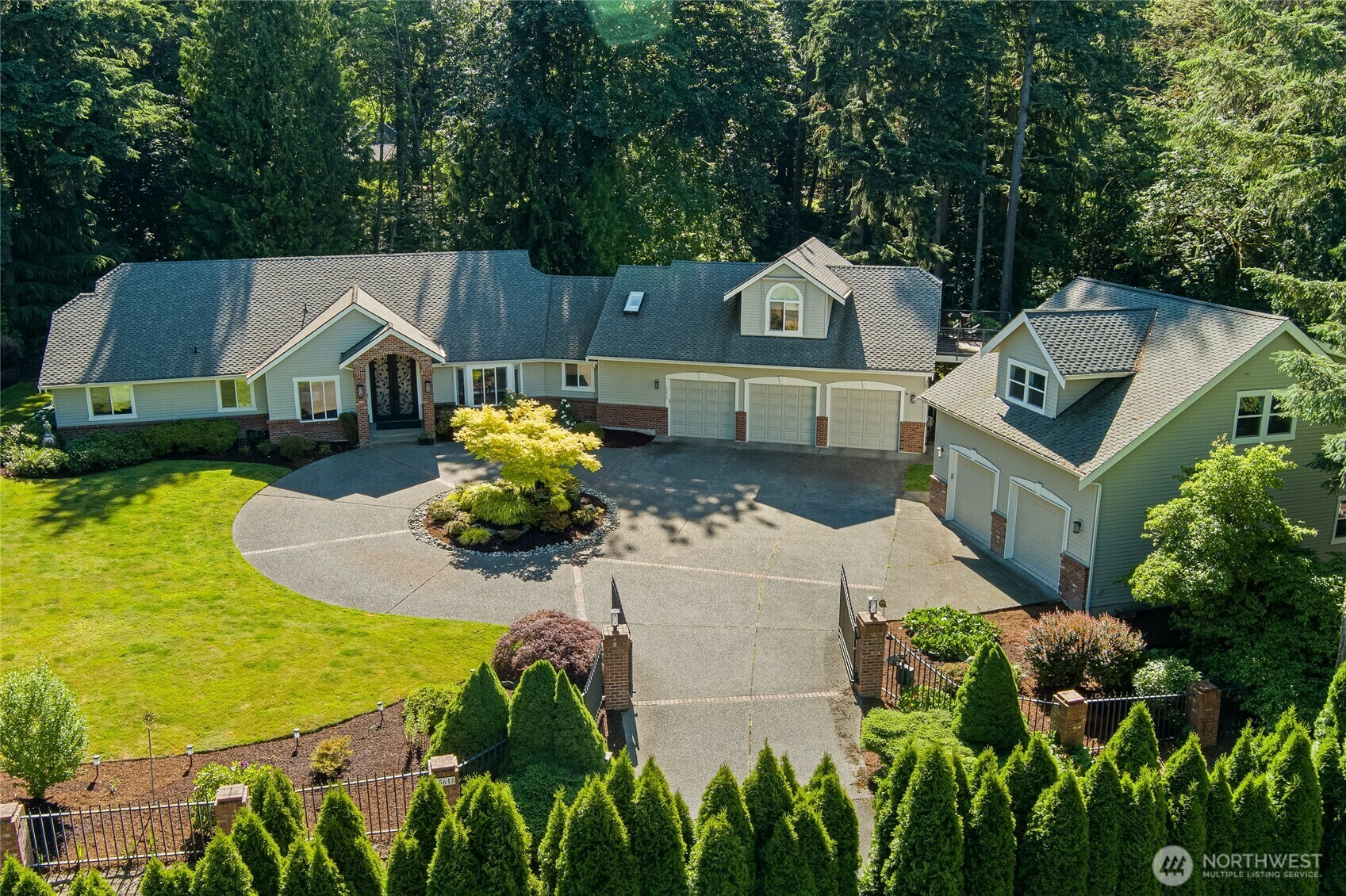 Property Photo: 15618 163rd Avenue NE WA 98072
