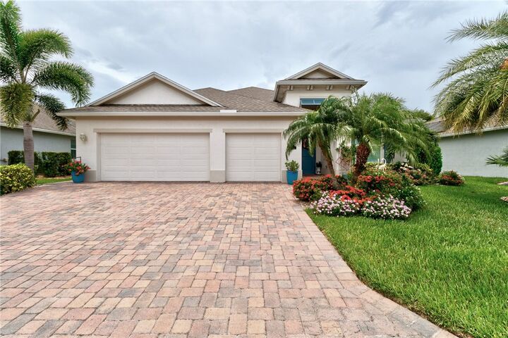 Property Photo: 1601 Segovia Circle FL 32966