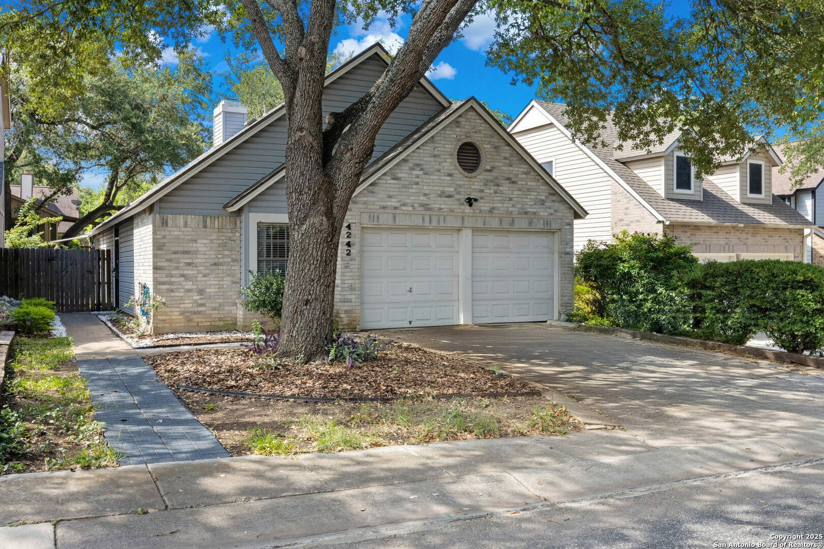 Property Photo: 4242 Shady Tree Ln TX 78247