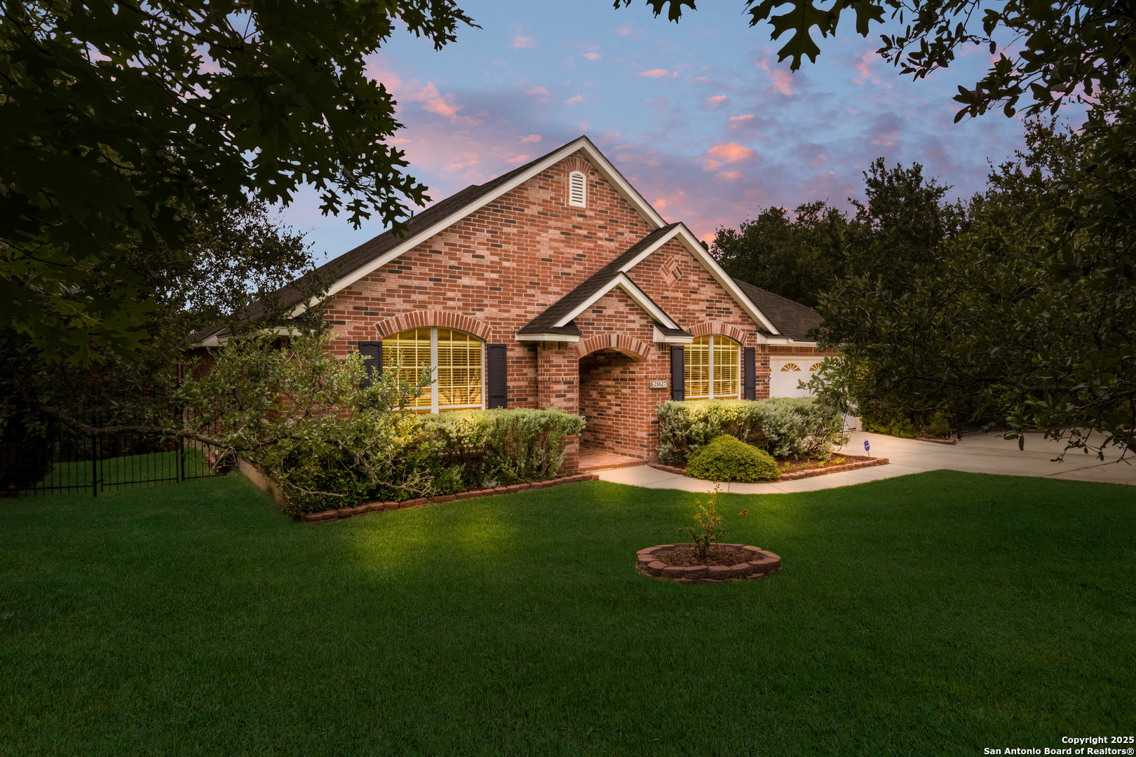 Property Photo: 25627 Gladiator Ln TX 78260