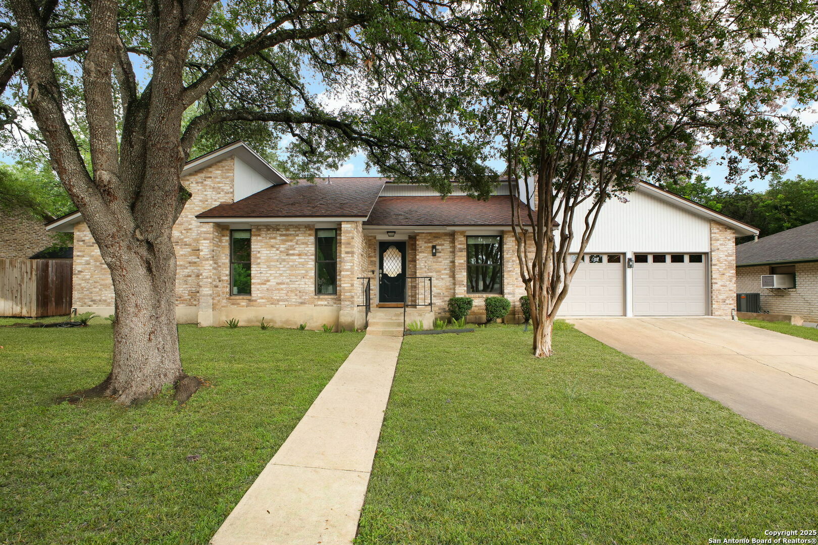 Property Photo: 622 Many Oaks St TX 78232