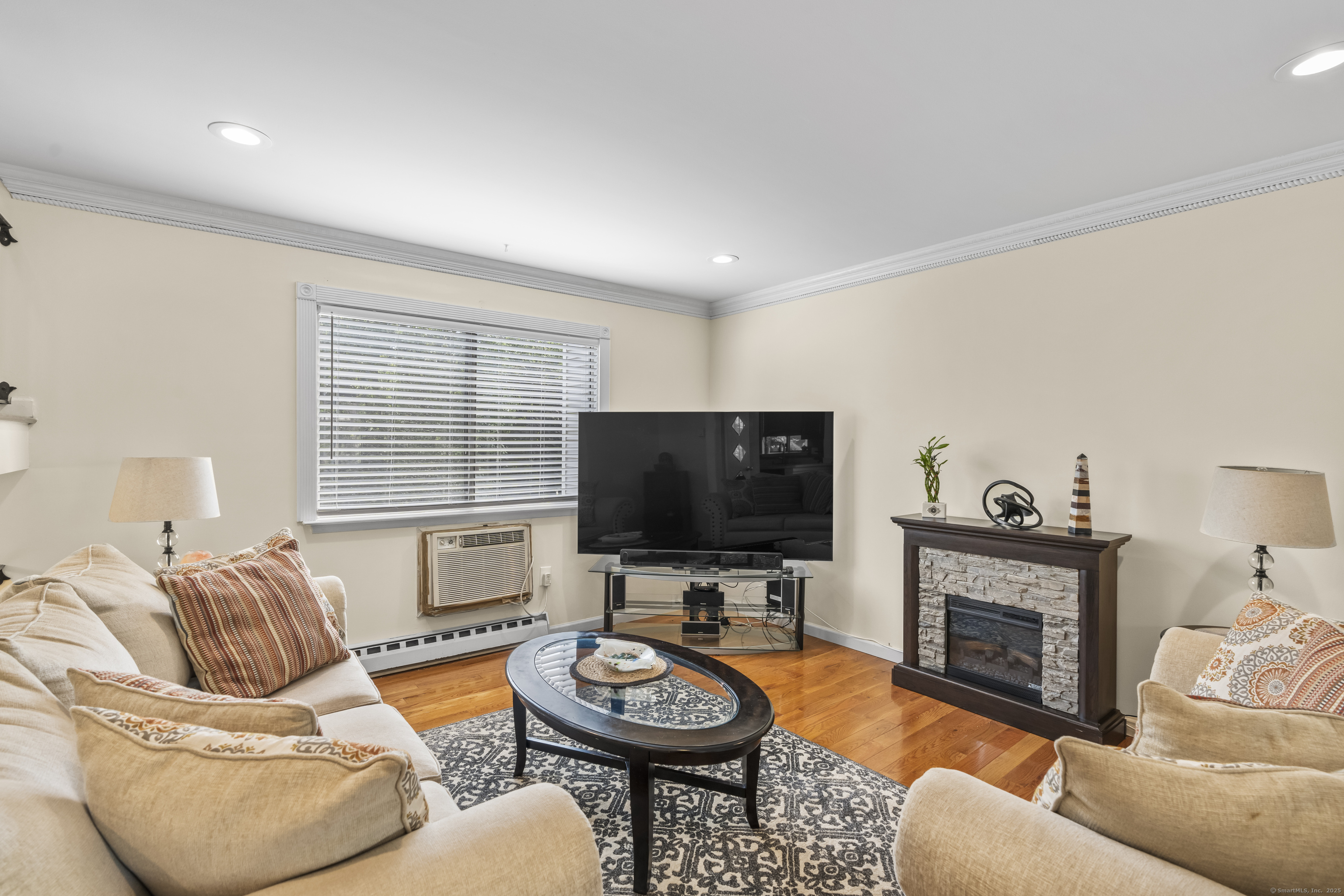 Property Photo: 60 Alvord Lane Apt 19 CT 06902