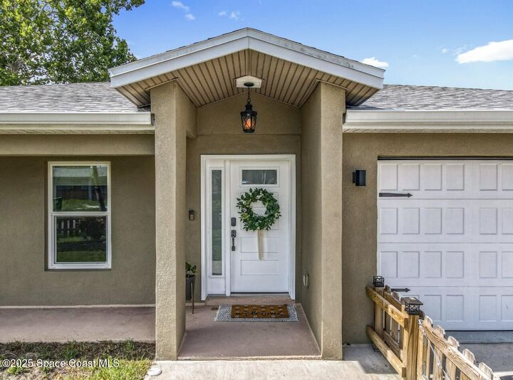 Property Photo:  1425 Lester Court  FL 32952