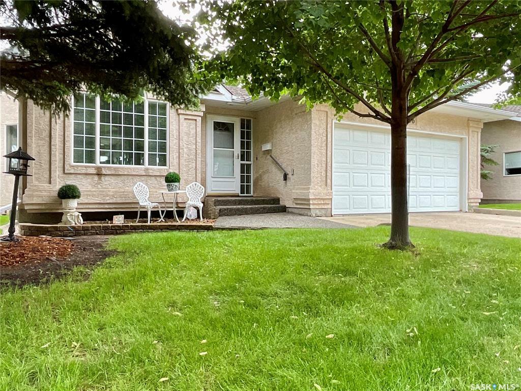 Photo de la propriété: 3236 Renfrew Crescent E SK S4V 2W5