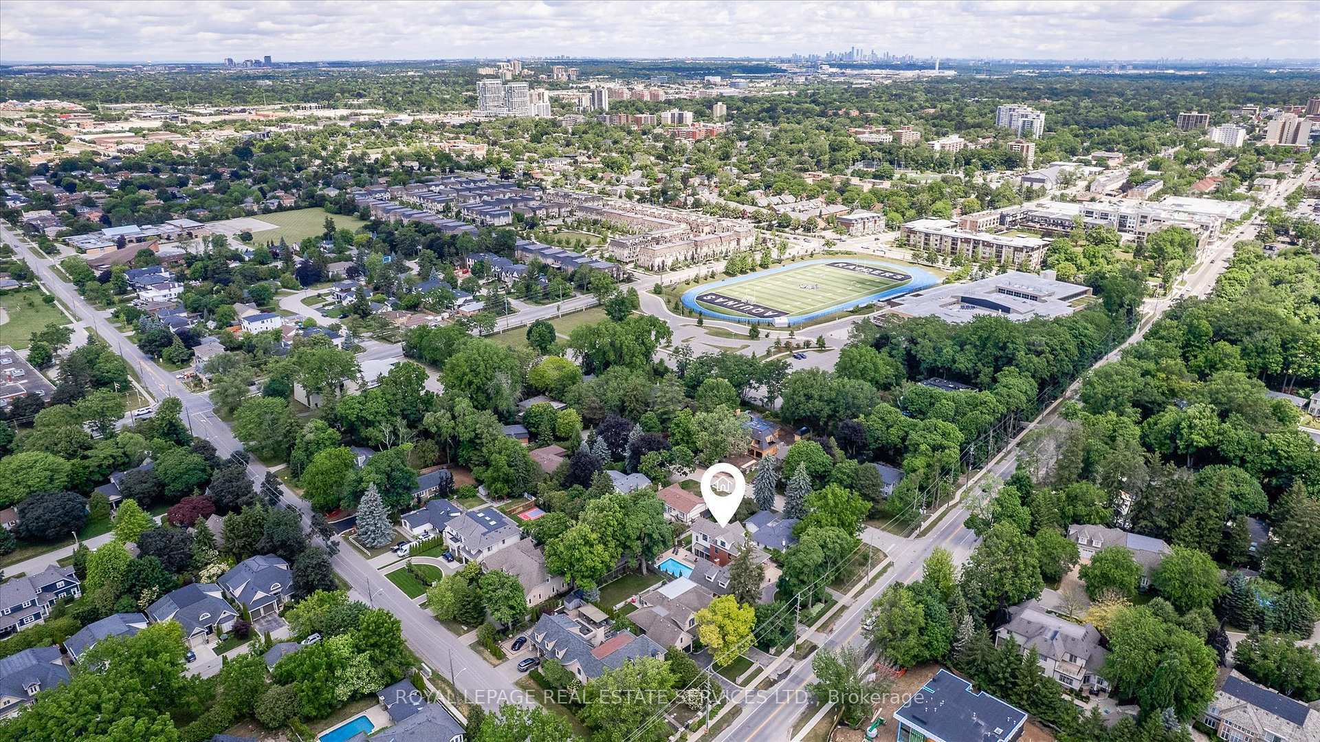 Property Photo:  335 Lakeshore Road W  ON L6K 1G3 