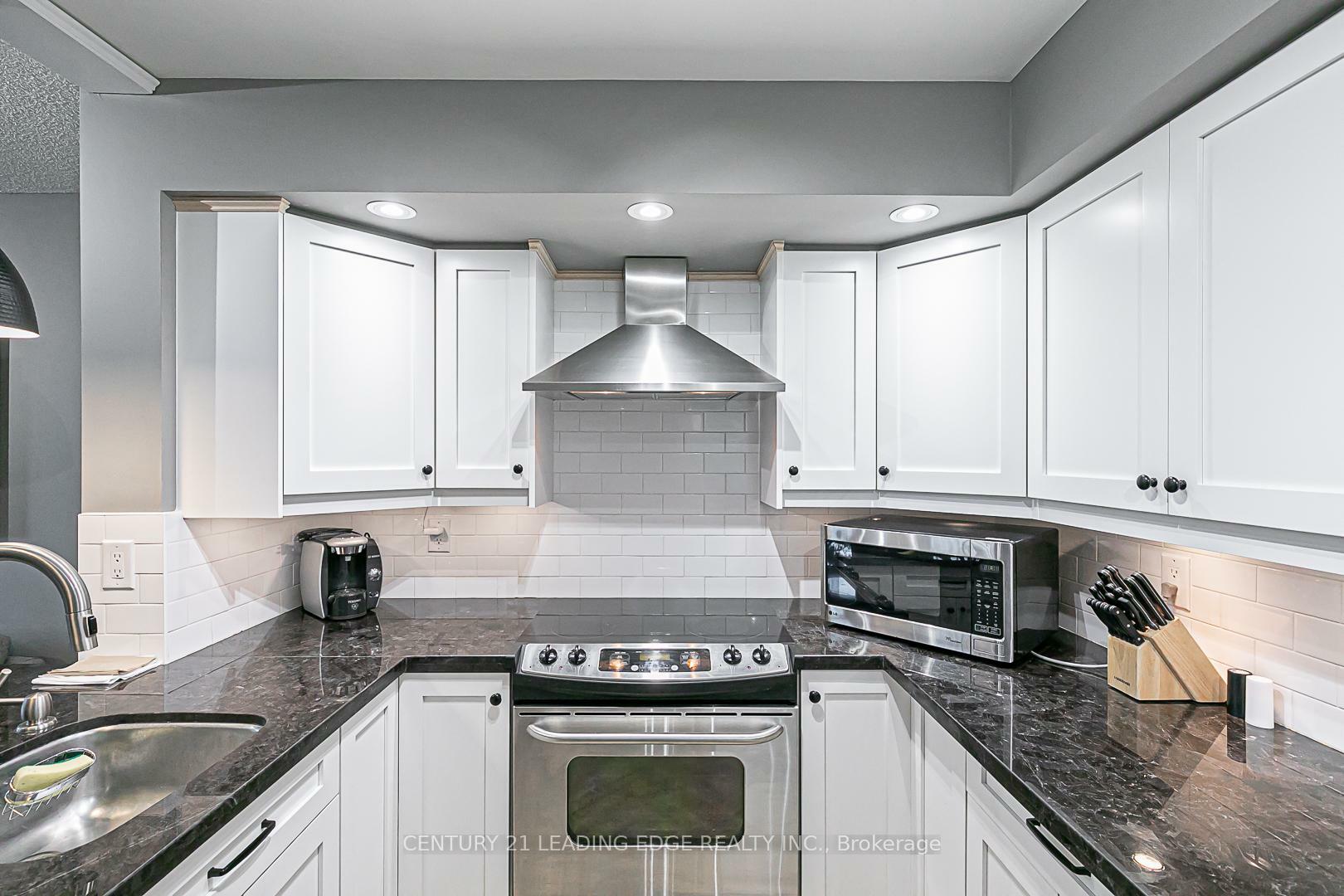 Photo de la propriété:  3 Ellesmere Street 202  ON L4B 4N2 