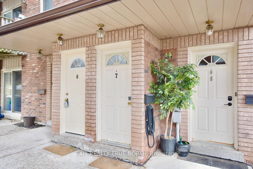 Property Photo:  3 Sawmill Road 7  ON L4N 6X3 