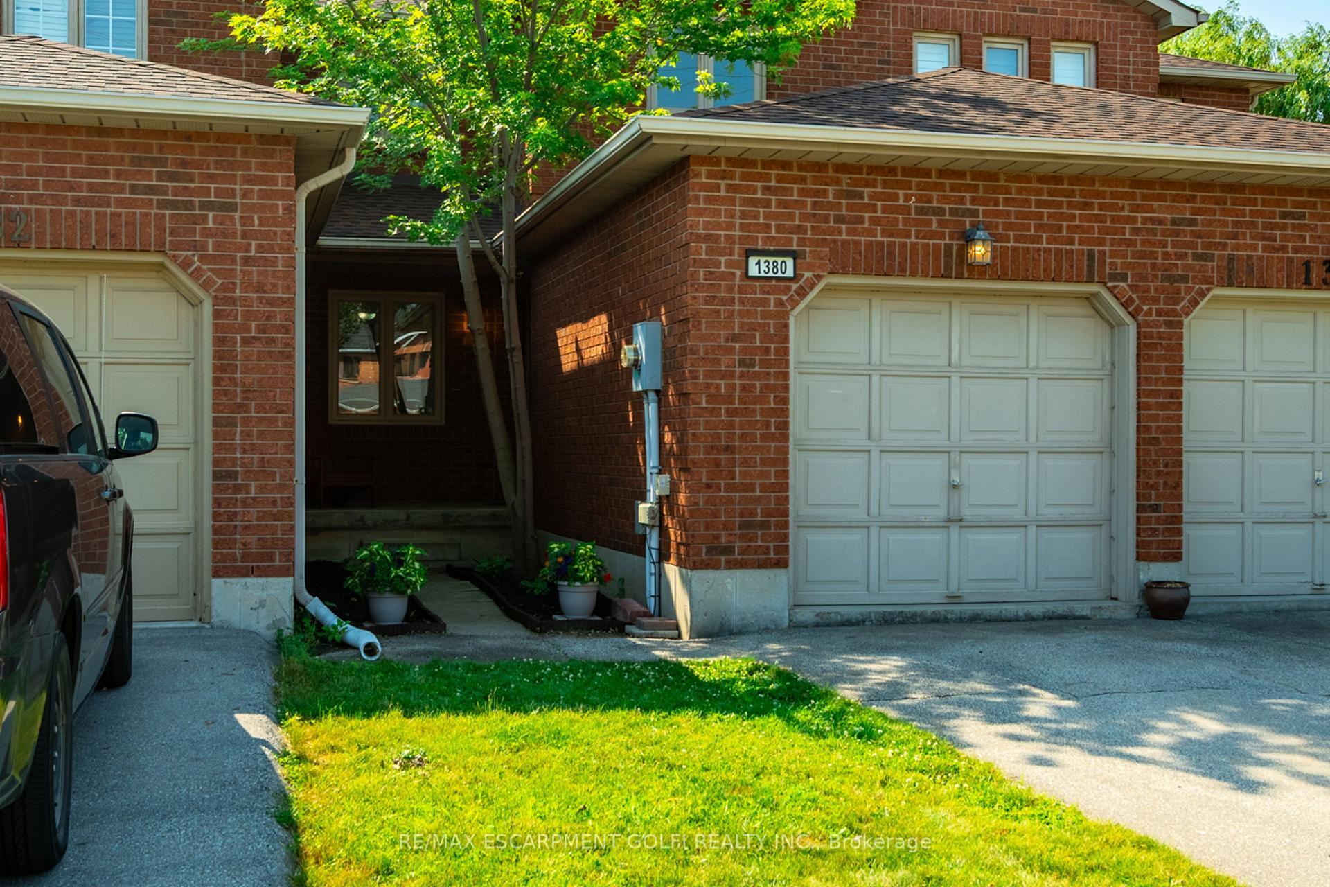 Property Photo: 1380 Treeland Street ON L7R 4P4