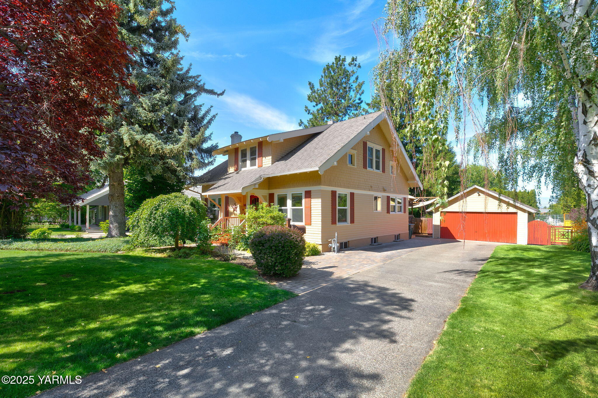 Property Photo: 14 N 37th Ave WA 98902