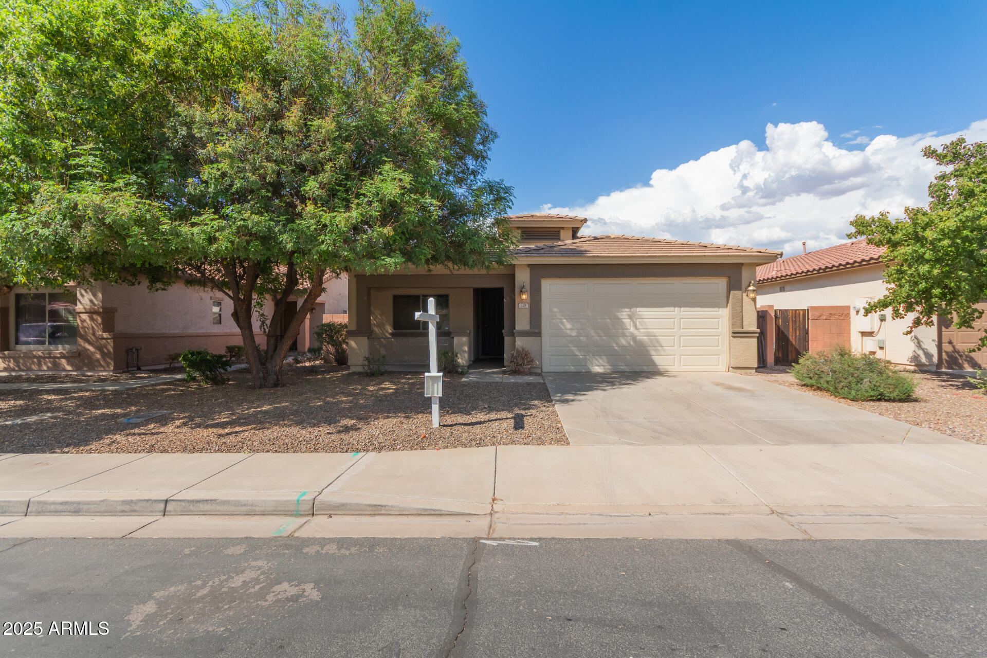 Property Photo: 328 W Dragon Tree Avenue AZ 85140