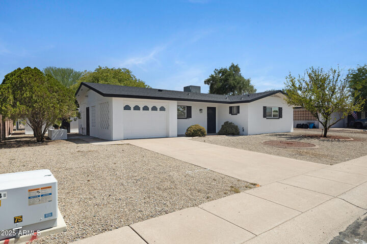 Property Photo: 5828 E Dallas Street AZ 85205
