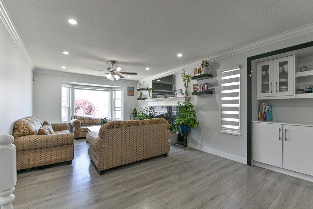 Property Photo: 31858 Mayne Avenue BC V2T 4W8