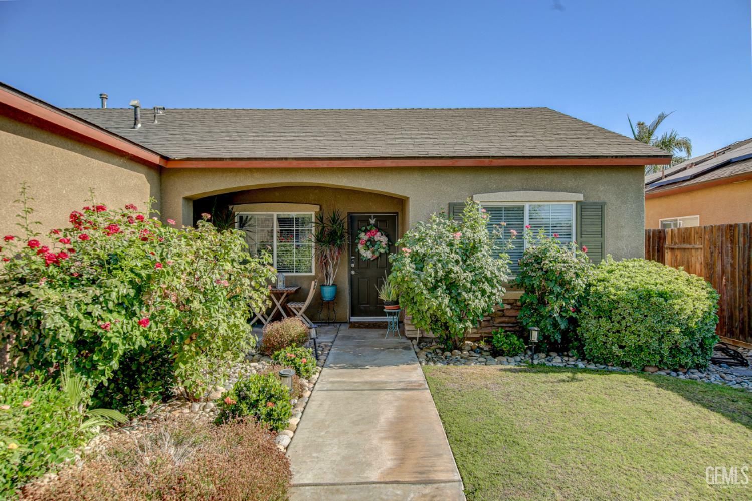Property Photo: 318 Derbyshire Drive CA 93307