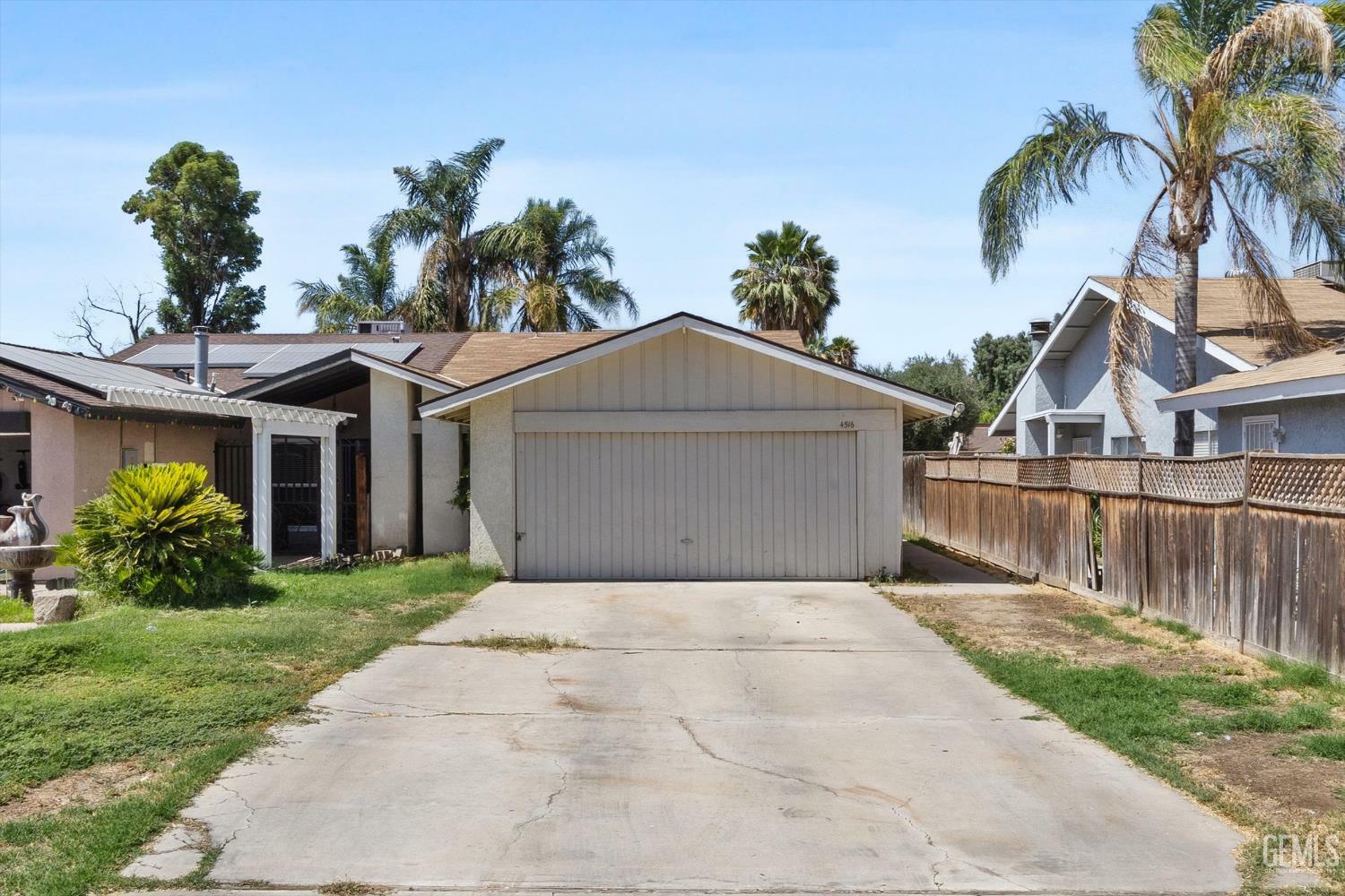 4516 Parkwood Court  Bakersfield CA 93309 photo