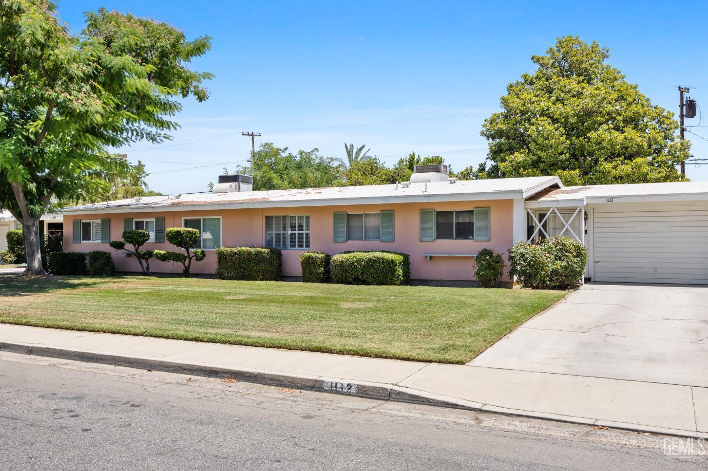 Property Photo: 1112 Pebble Beach Drive CA 93309