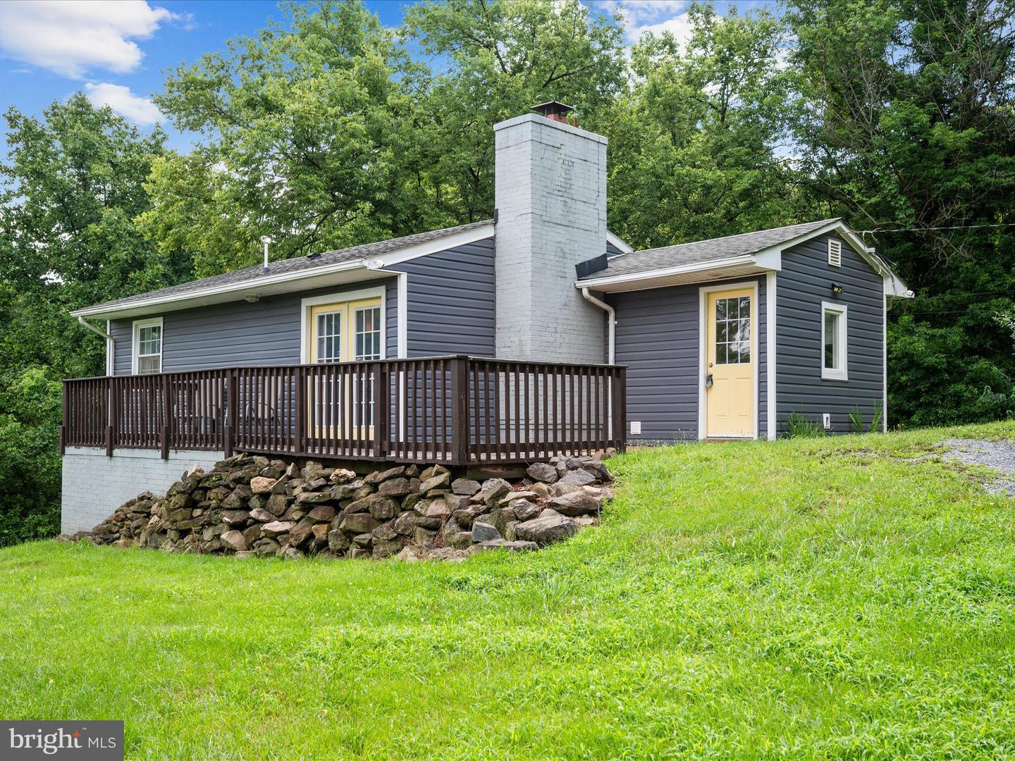 Property Photo: 19 Sleepy Hollow Road VA 22642